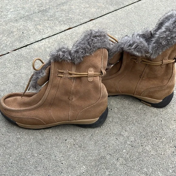 Lands End Leather Faux Fur Lined Brown Ankle Booties -Moccasins - Picture 2 of 7